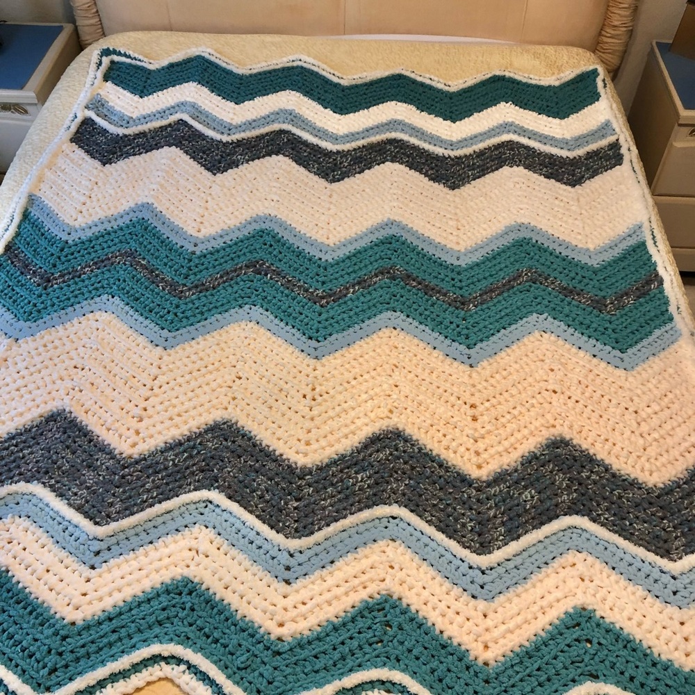 NWT crocheted afghan blanket spread throw